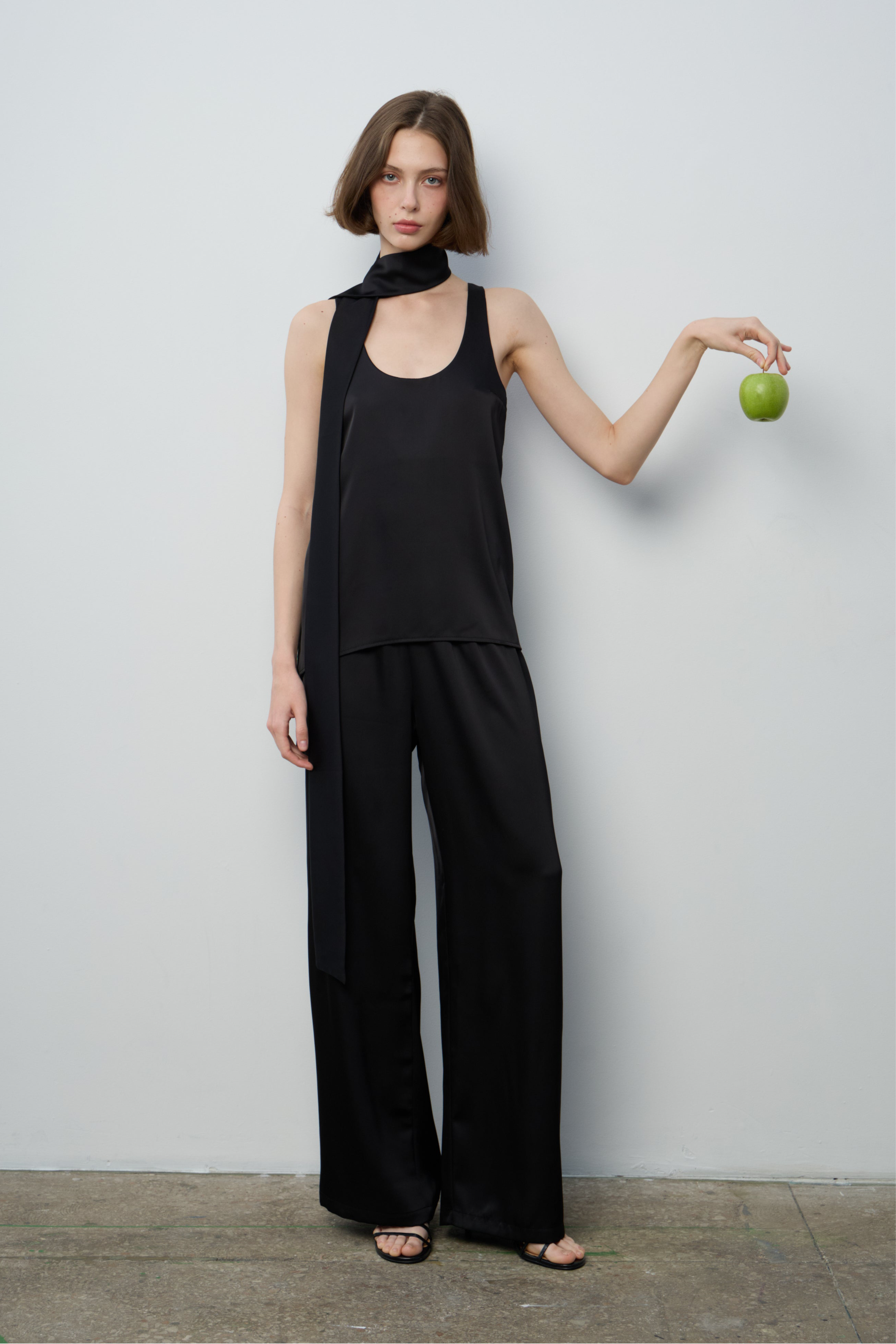 Сатинові брюки на резинці (чорні)