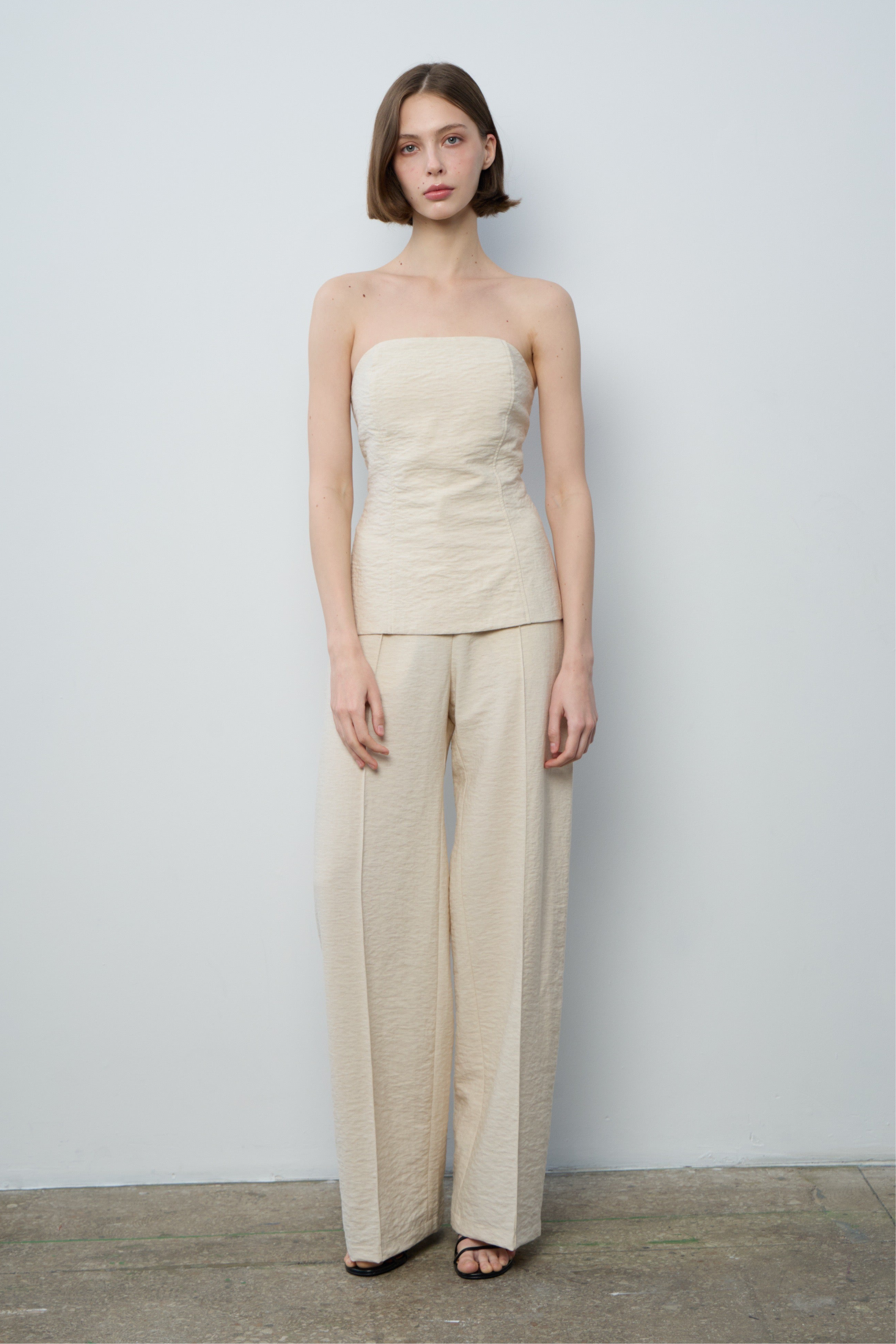 Класичні брюки зі щільного льону