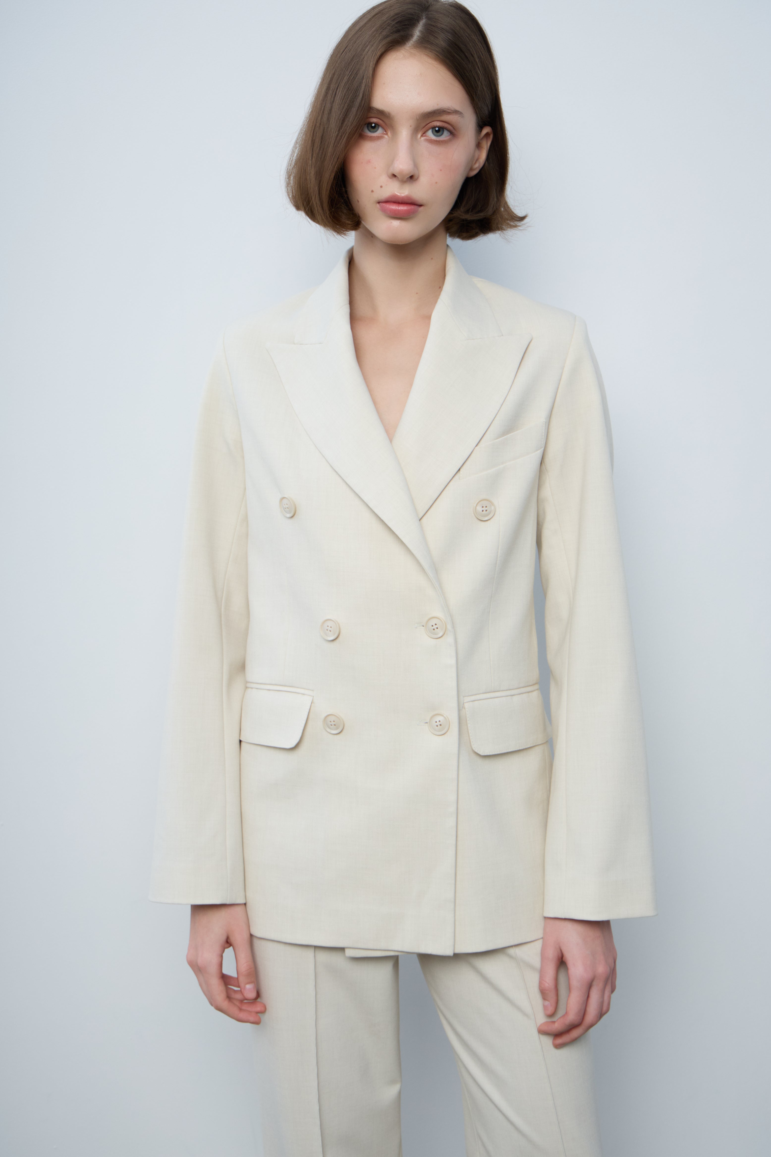 Молочний жакет двубортний