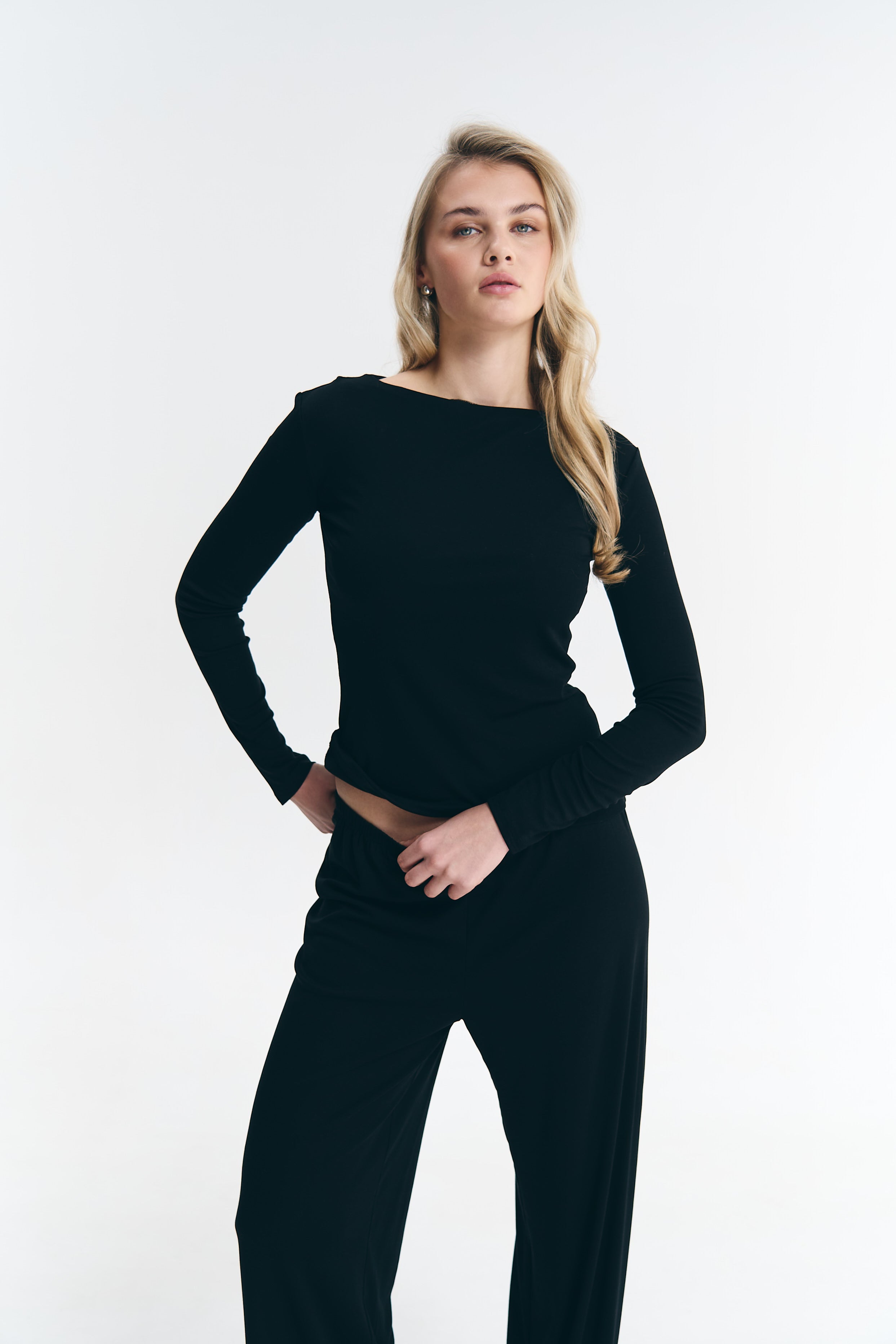 Лонгслів із ліоцелу чорний