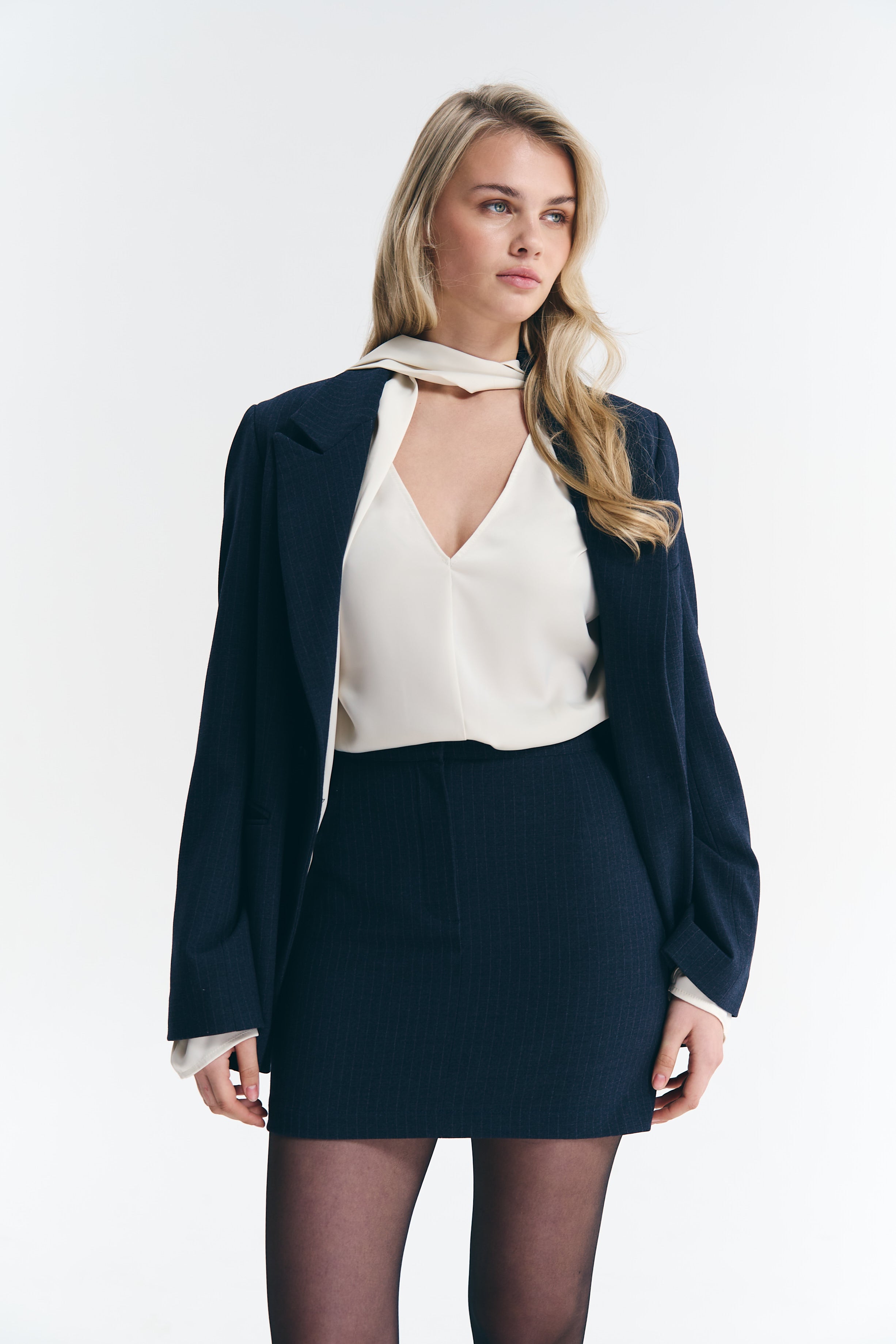 Костюм з спідницею у смужку