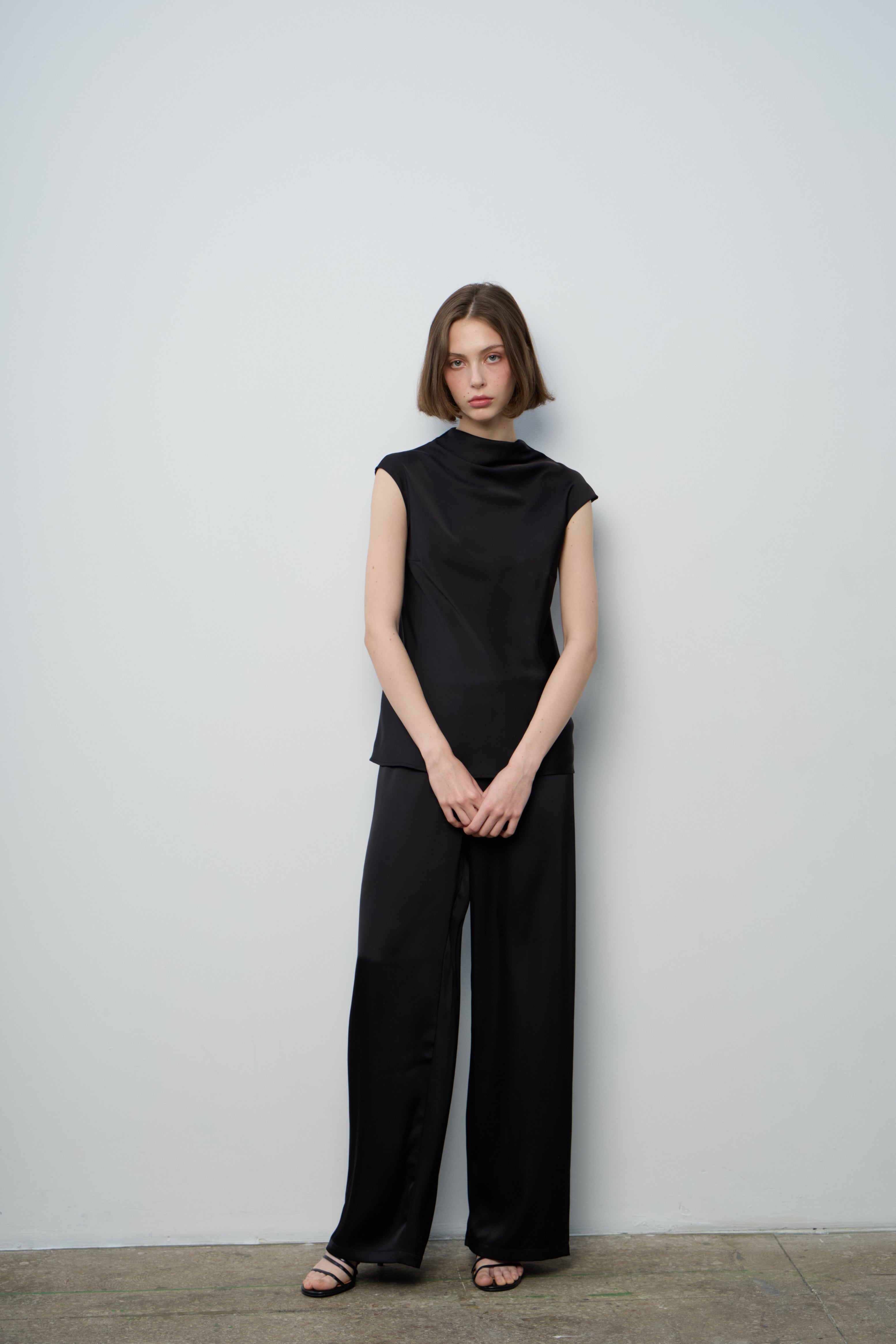 Сатинові брюки на резинці (чорні)