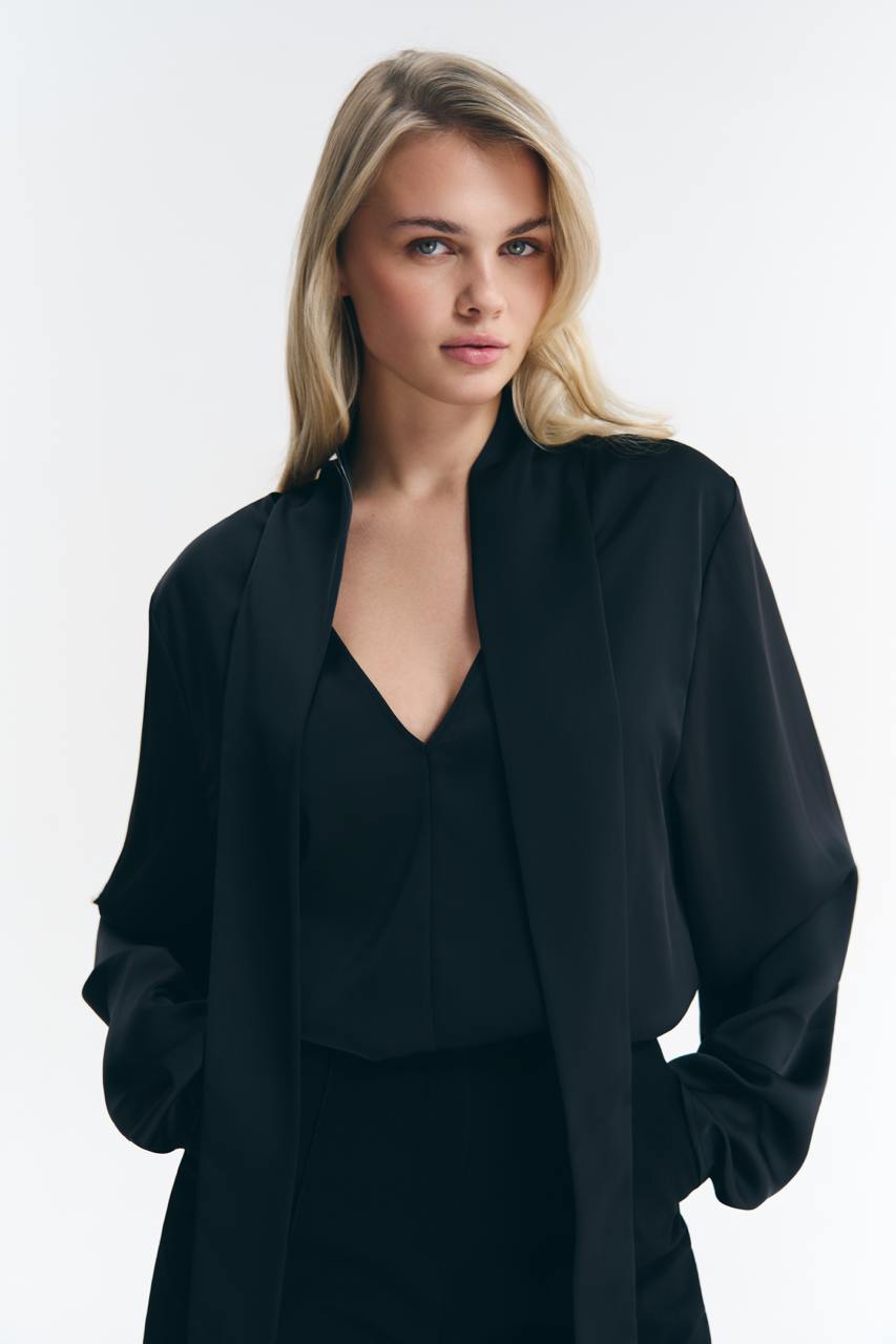 Блуза сатинова чорна з шарфом