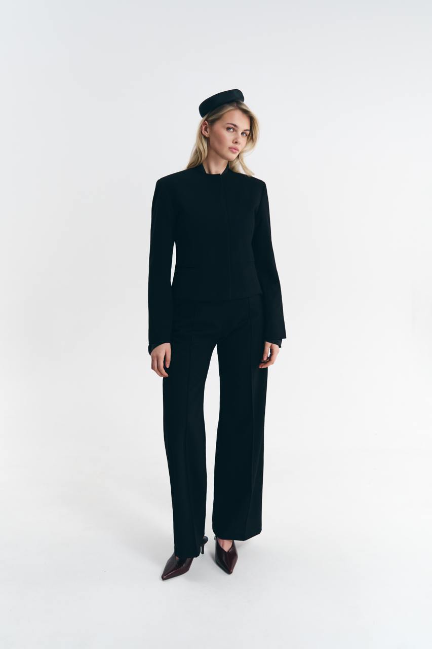 Укорочений чорний жакет